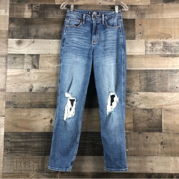 Hollister Denim - Hollister 3R Ultra High Rise vintage stretch Mom Jean, Distressed. w26 l27